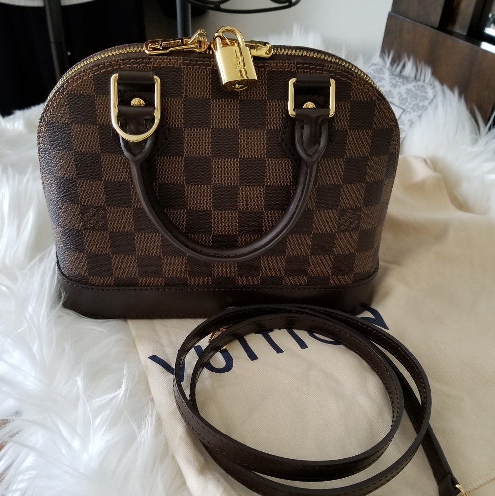 🎉🎉SOLD🎉🎉 Authentic Louis Vuitton Alma BB